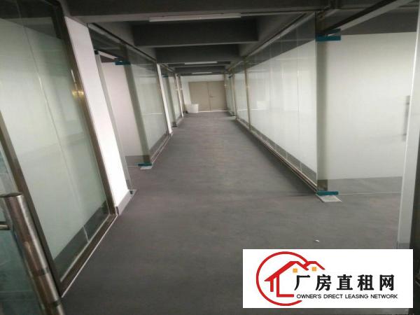 
		龙华大浪新出楼上带办公室装修600平厂房，拎包入住
	