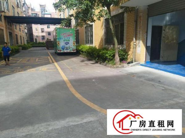 
		龙华大浪华信购物广场附近新出一楼680平
	