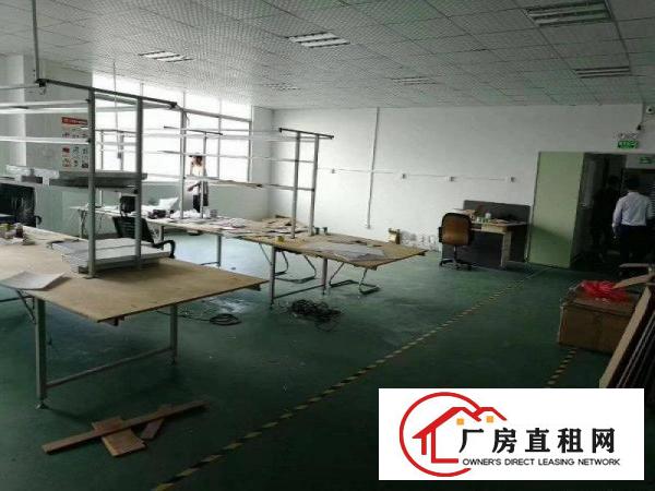 
		大浪劳动者广场附近新出楼上400平带装修厂房急租
	