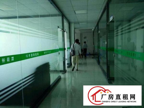 
		民治地铁口新出3楼1000平带装修适合贸易办公
	