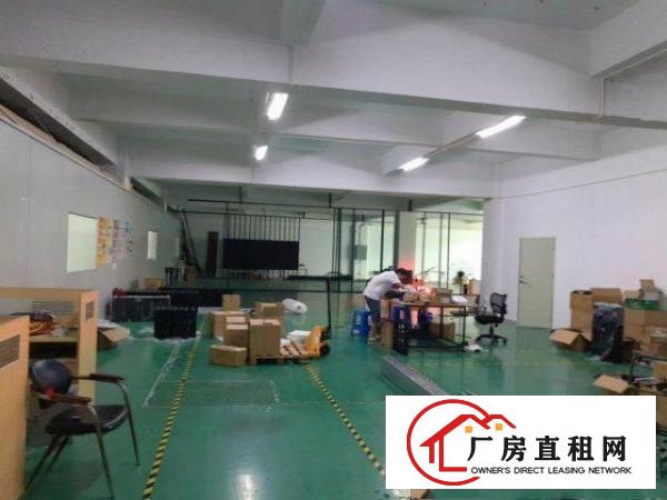 
		民治地铁口新出3楼1000平带装修适合贸易办公
	