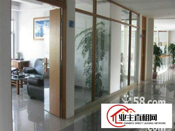
		龙胜地铁口新出一楼400平适合办公仓库展厅配送
	