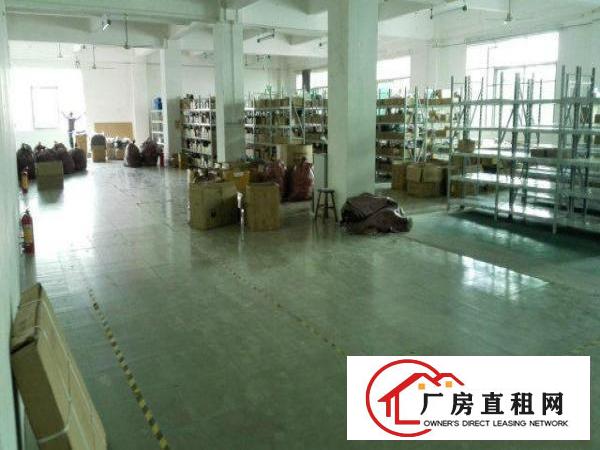 
		龙胜地铁口3楼860平带精装修适合办公贸易=形象好
	