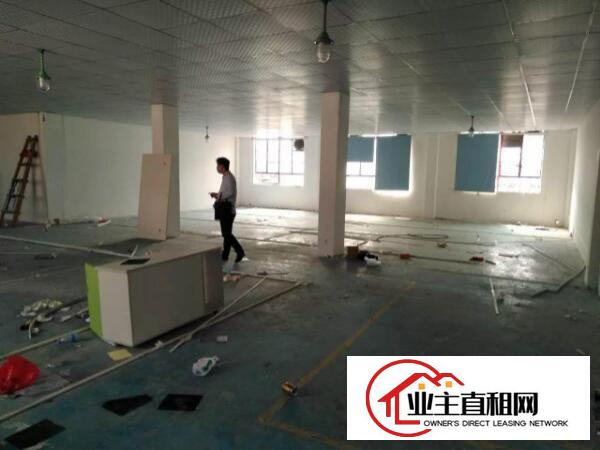 
		龙华上塘路口新出楼上600平带装修厂房火热招租！！
	