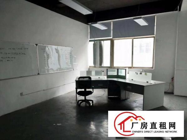 
		龙华民治地铁口附近新出标准精装办公场地598平出租
	