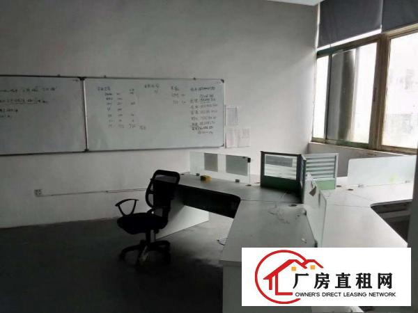 
		龙华民治地铁口附近新出标准精装办公场地598平出租
	