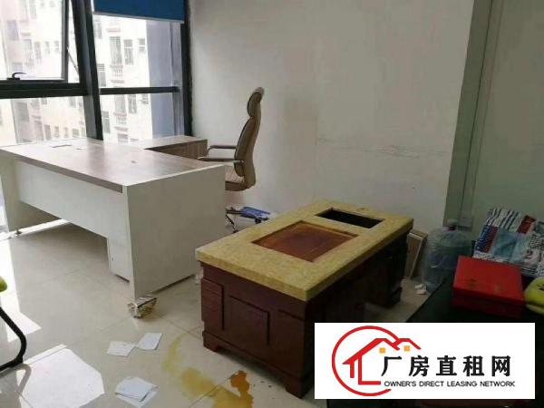 
		龙华民治出租160平办公室，带全套家私有中央空调，
	