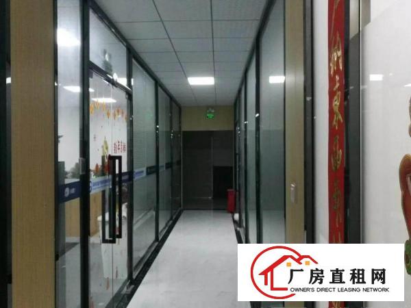
		油松全新装办公室320平出租，水电齐全，拎包入租
	