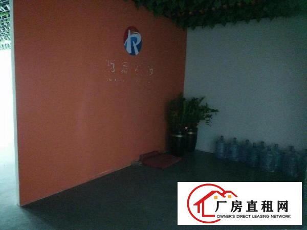 
		龙胜地铁站附近新出楼上带精装修办公室出租375平方
	