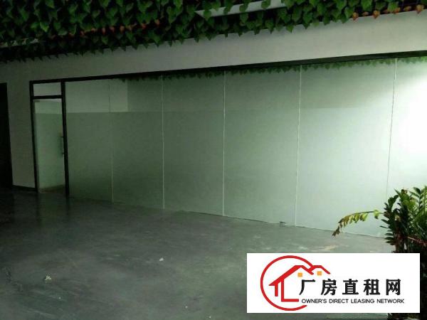 
		龙胜地铁站附近新出楼上带精装修办公室出租375平方
	