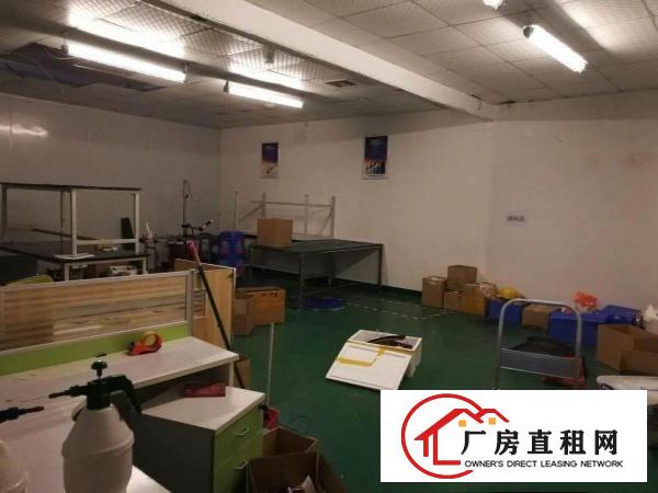 
		龙华公寓附近新出三楼950平厂房带装修无转让费出租
	