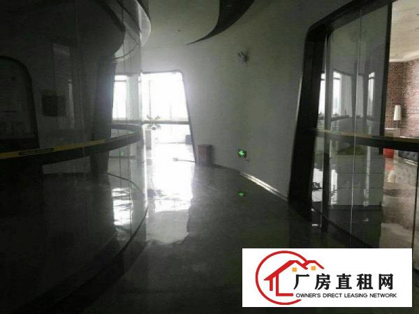 
		清湖地铁站新出电商，办公，写字楼3000平招租
	