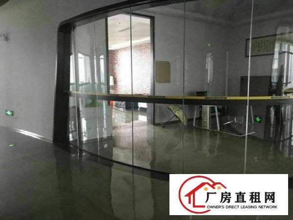 
		清湖地铁站新出电商，办公，写字楼3000平招租
	