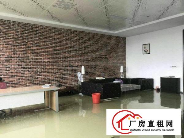 
		清湖地铁站新出电商，办公，写字楼3000平招租
	