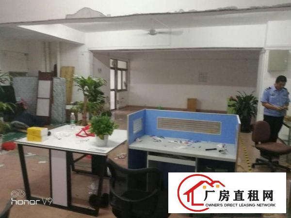 
		清湖地铁口附近带装修195平米
	