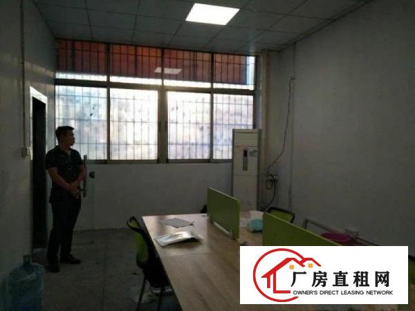 
		龙华民治万众城一楼560平米带装修
	