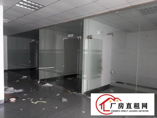
		龙华公寓附近新出楼上带装修厂房出租1050平方
	