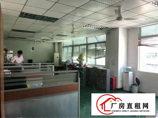 
		原房东厂房独门独院3500平米可以分租，面积实在
	