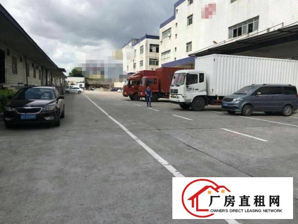 
		龙华梅观高速出口红本物流园一二楼共一万平（可分租）
	