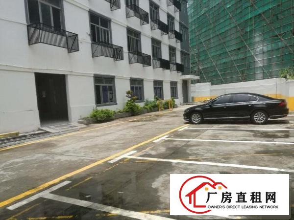 
		龙华民治布龙路边一楼700平方精装修厂房出租
	