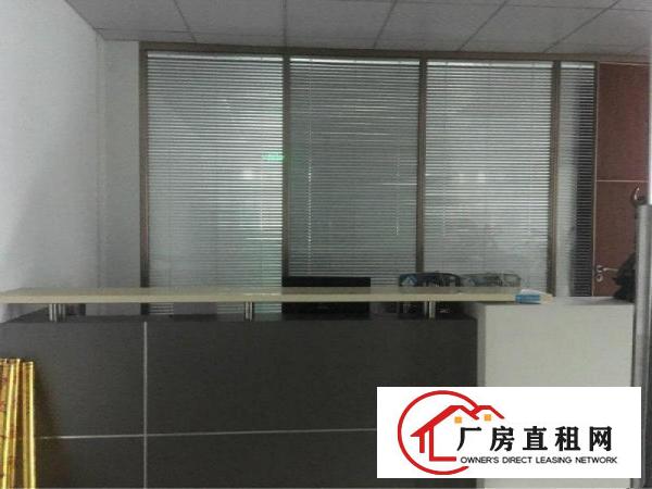 
		龙华老围电商园240方办公室招租，带精装修
	