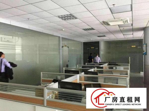 
		公明原房东一楼带装修550，楼上958平米出租！
	