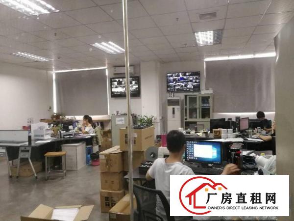 
		公明楼村楼上整层4600平方精装修不要转让费
	