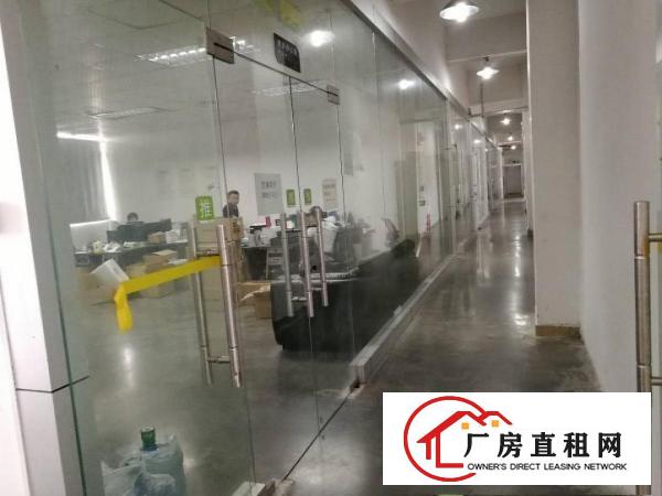 
		公明楼村楼上整层4600平方精装修不要转让费
	