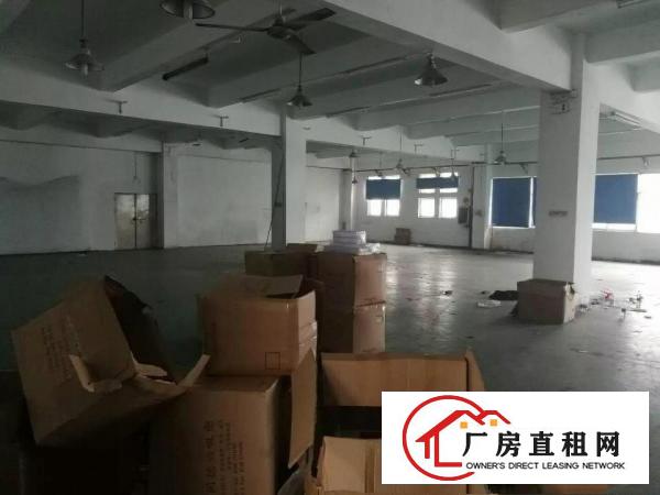 
		公明合水口新出楼上900平方带装修厂房出租
	