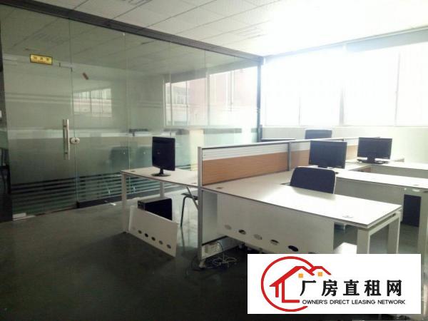 
		公明上村北环路边楼上精装修单层750平
	