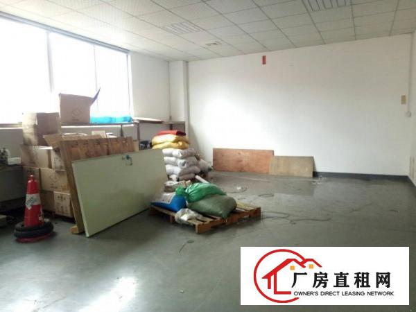 
		公明上村北环路边楼上精装修单层750平
	