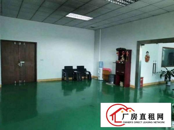 
		公明上村北环边楼上精装修免转让费2300平米
	