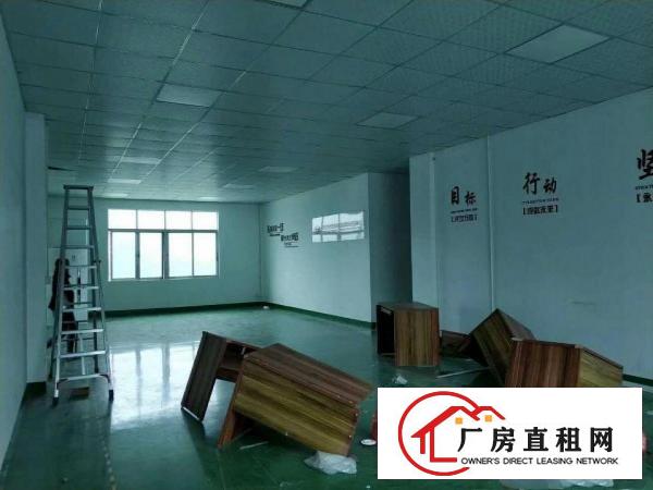 
		公明北环路边上村楼上整层900平精装修厂房出租
	