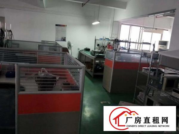 
		公明龙大高速出口精装修650平出租。
	
