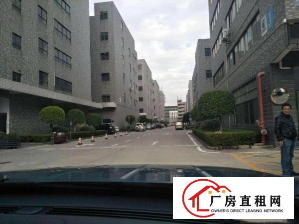 
		公明龙大高速出口精装修650平出租。
	