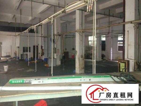 
		石岩北环路村委房1楼1200平，水电齐全，无转让费
	