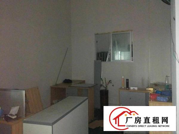 
		石岩北环路村委房1楼1200平，水电齐全，无转让费
	