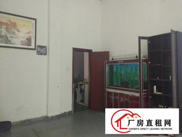 
		石岩北环路村委房1楼1200平，水电齐全，无转让费
	