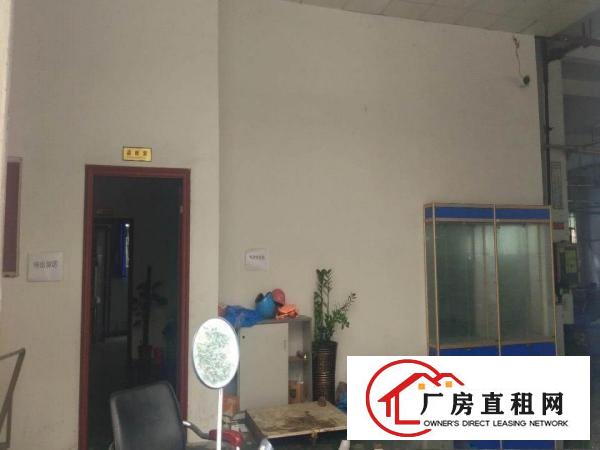 
		石岩北环路村委房1楼1200平，水电齐全，无转让费
	