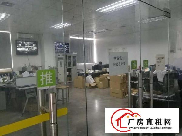 
		光明龙大高速出口（大型园区楼上整层4900平）
	