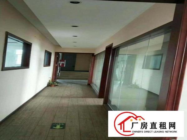 
		长圳新出带卸货平台楼上整层厂房2600平米带精装修
	