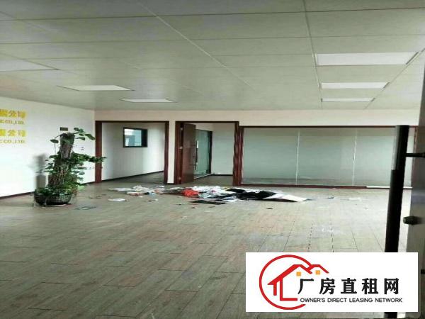 
		长圳新出带卸货平台楼上整层厂房2600平米带精装修
	