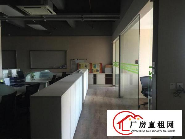 
		塘尾楼上豪华装修厂房3180平米招租
	