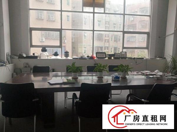 
		龙岗南联地铁口边新出楼上精装修1000平标准厂房出租
	