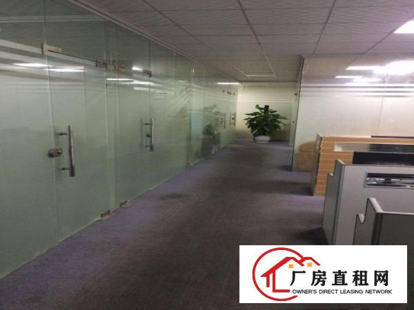 
		龙岗南联地铁口边新出楼上精装修1000平标准厂房出租
	