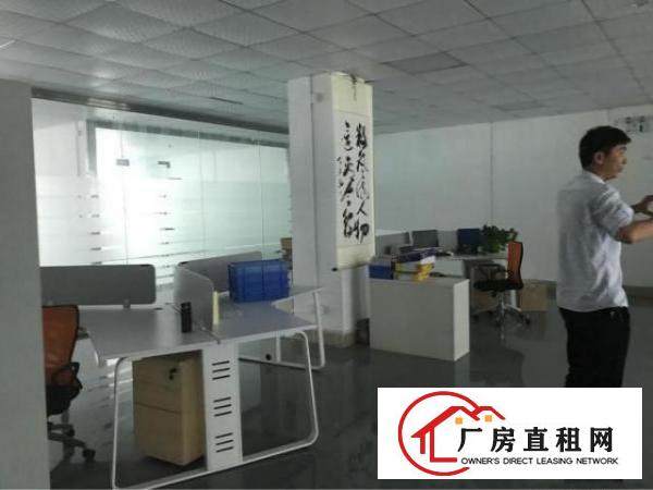 
		龙岗五联楼上带装修原房东厂房1200平方米招租
	