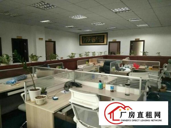 
		龙岗南联红本独院带喷淋两部货梯外观形象好空地大年限长
	