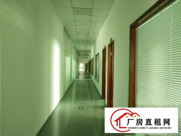 
		龙岗五联崇和学校旁楼上1200平米豪华装修厂房无需转让费
	