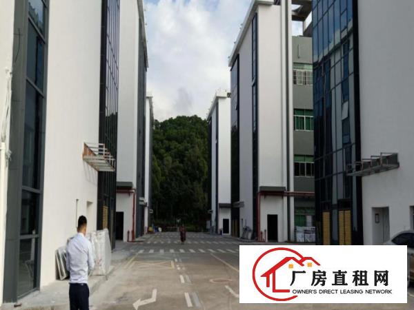 
		龙岗南联第五工业区楼上1860平可办租赁合同可分租
	