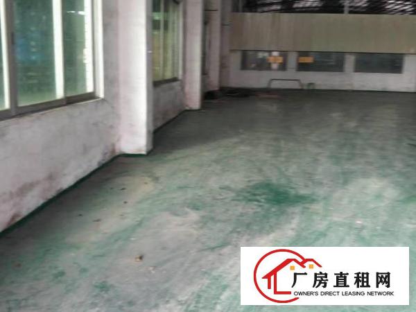 
		龙岗龙东楼上680平精装修出租无转让费
	